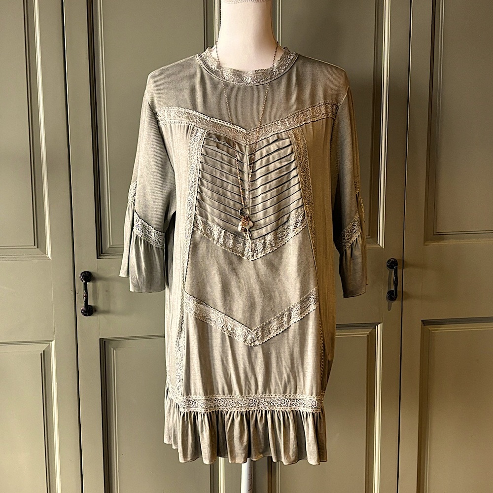 Victorian style tunic with zipper back in a sage green size large by POL